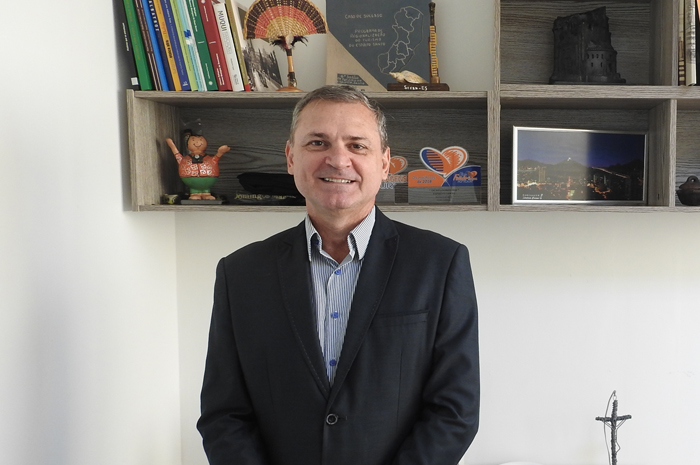 Novo secretário de Turismo do Espírito Santo quer parcerias com trade Dorval de Assis Uliana tomou posse no último dia 2 de janeiro