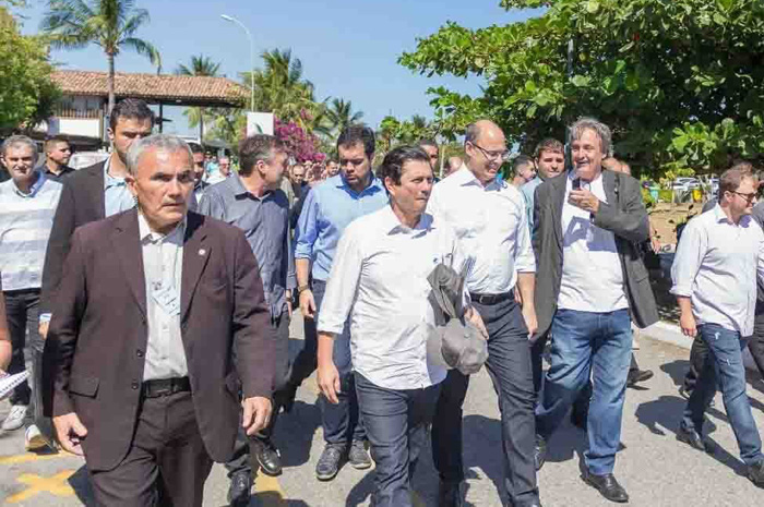 Witzel e Leite visitam Cabo Frio para debater estratégias de turismo na região Governador e secretário de Turismo do RJ se reúniram com lideranças da região para discutir estratégia para o setor
