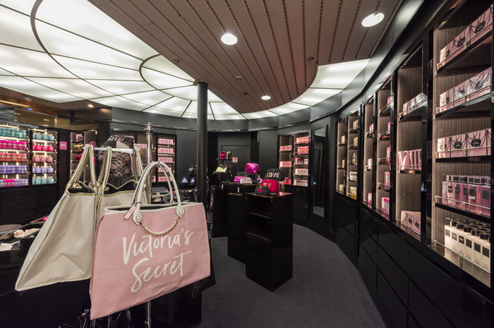 Pullmantur anuncia parceria com Victoria's Secret e novo programa de entretenimento 1 Os hóspedes a bordo do Monarch e do Sovereign poderão encontrar os produtos da Victoria's Secret, considerada uma marcas das mais desejadas do mundo, dentro dos navios