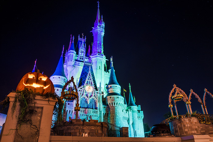 Mickey’s Not–So–Scary Halloween Party conta com decoração especial