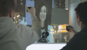 KLM conecta pessoas no Rio, Amsterdã e Oslo com projeção holográfica; vídeo