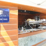 The One Bar é o bar da piscina exclusiva do Yacht Club com petiscos e bebidas