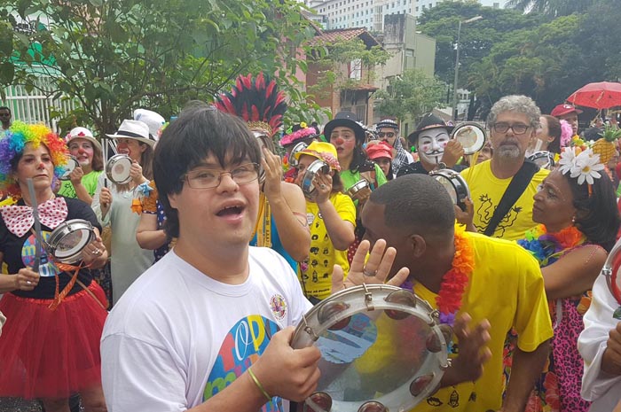 O bloco "Todo Mundo Cabe no Mundo" celebra a diversidade e inclusão de pessoas portadoras de deficiência