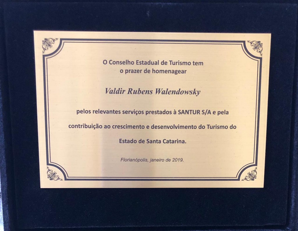 Placa em homenagem a Valdir Walendowsky