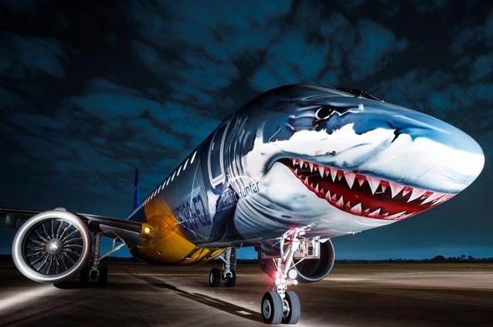A fabricante brasileira Embraer entrou na onda com seus aviões de demonstração do novo modelo E190-E2. São imagens de uma águia, um tigre e um tubarão