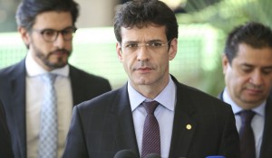Marcelo Álvaro é exonerado do cargo de ministro do Turismo para posse na Câmara