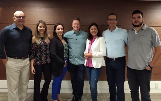 Trend anuncia três novos gerentes regionais 1 O diretor geral da Trend, Maurício Favoretto (ao centro) com a equipe de vendas (da esq. p/ dir) Gustavo Hahn, Noah Britto, Mariana Hecksher, Rebeca Ferreira, Osmar de Carvalho e André Pedroso