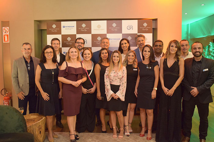 Wyndham Gramado Termas Resort & Spa inaugura primeiro hotel na Serra Gaúcha 1 Equipe da Wyndham Hotels e Resorts e do Wyndham Gramado Termas Resort e Spa - foto Fábio Mendonça