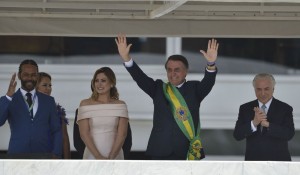 Jair Bolsonaro toma posse em Brasília; transmissão de cargo no MTur acontece nesta quarta (2)