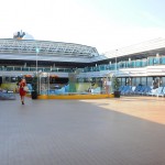 Área aberta na parte central do navio Área aberta na parte central do navio