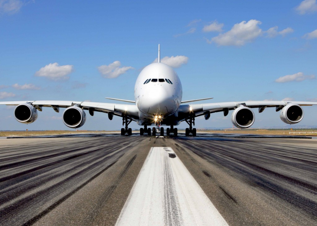 Fim do A380: o que levou a Airbus a abandonar a maior aeronave do mundo? 1 A380-runway-crop