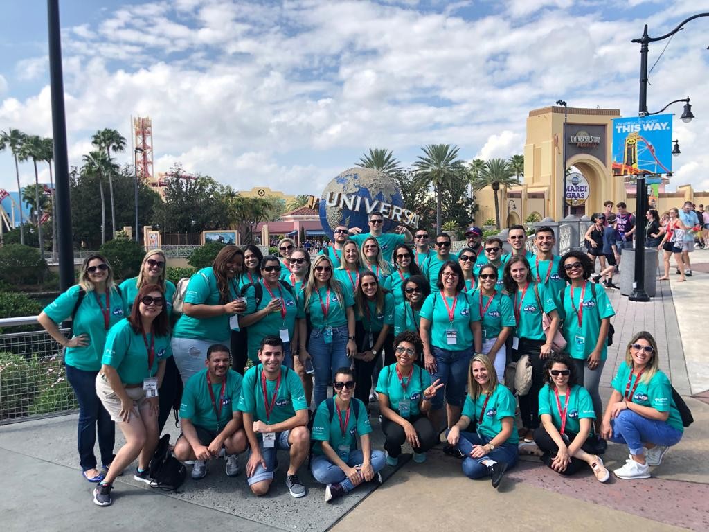 Latam Travel premia agentes de viagens destaques em vendas em 2018 Agentes vencedores da campanha Voe Alto 2018 e representantes da Latam Travel.
