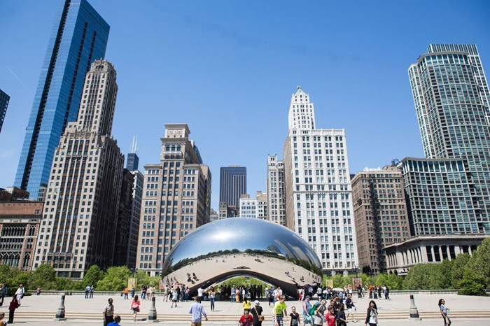 Pelo terceiro ano consecutivo, Chicago é eleita como a "Melhor Cidade Grande" pela Condé Nast 1 Essa é a primeira vez que uma cidade recebe o prêmio por três anos seguidos nesta categoria