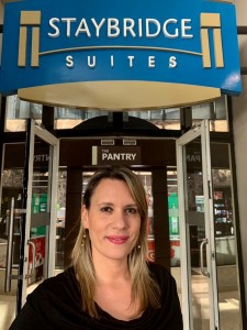 Daniella Navega, diretora de Vendas e Marketing do Staybridge Suites Hotel