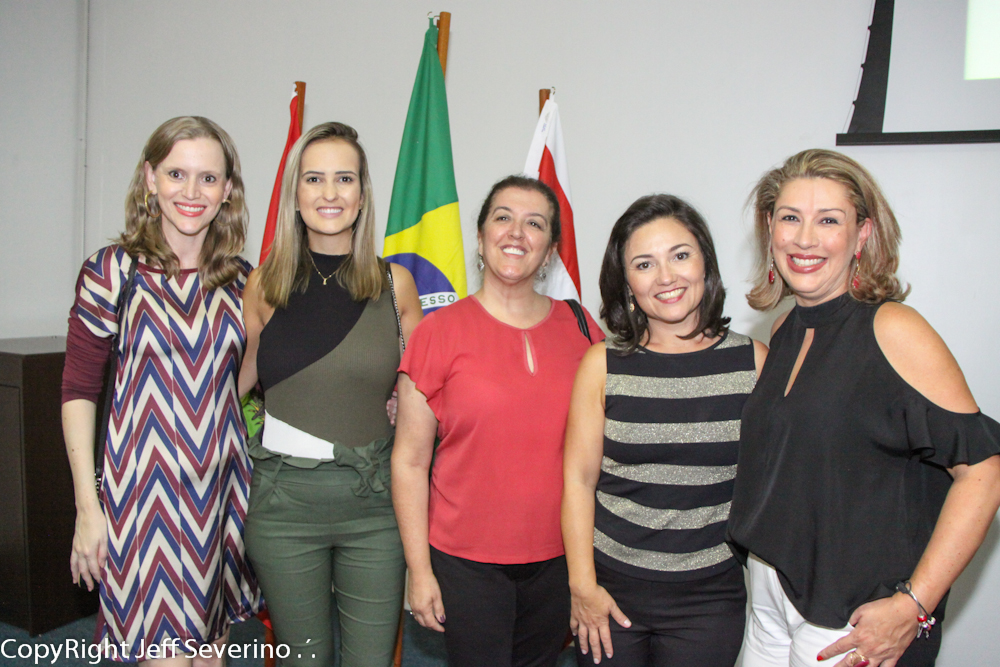 Nova presidente da Santur toma posse e destaca estratégias por região 1 Flavia entre a equipe do Conventions de Balneário Camboriú