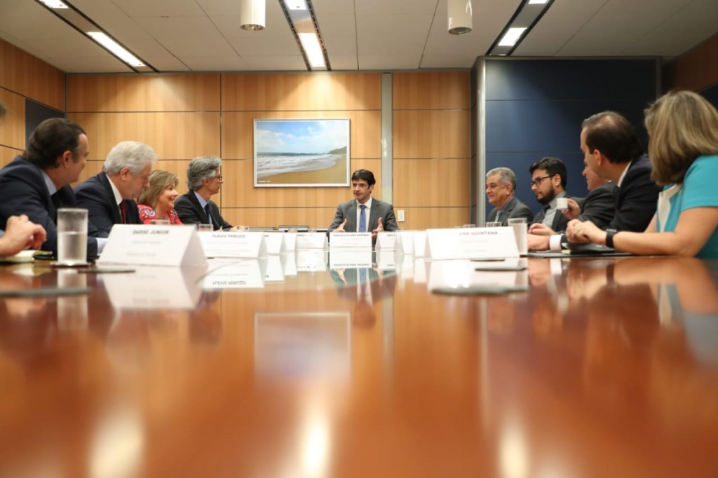 Ministro Marcelo Álvaro Antônio recebe representantes do segmento de cruzeiros marítimos. Crédito Roberto CastroMTur