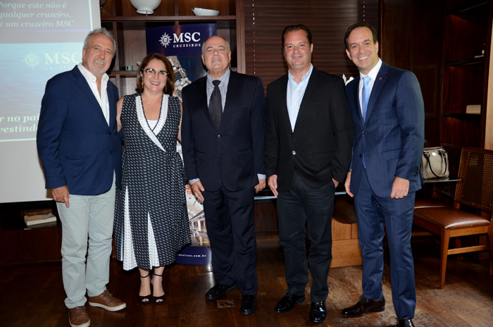 Odair Gonzalez, secretário de Turismo de Santos, Márcia Leite, da MSC, José Augusto Gayoso, da Secretária de Turismo de SP, Evandro Neiva, secretário de Turismo de Itajaí, e Adrian Ursilli, da MSC