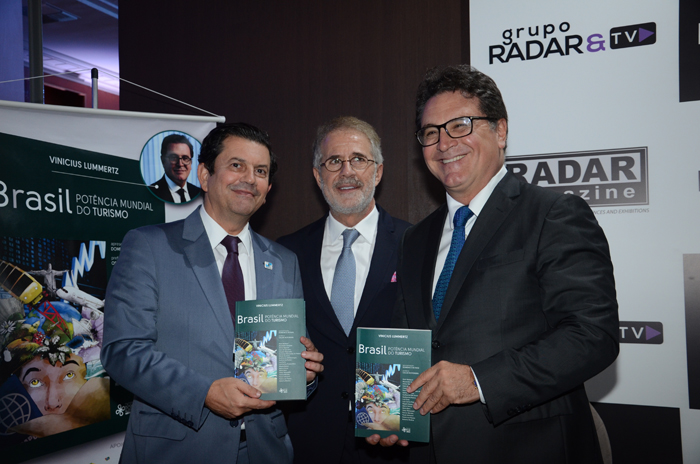 Otávio Leite, secretário de Turismo do Rio de Janeiro, Otávio Neto, do Grupo Radar, e Vinicius Lummertzs, secretário de Turismo de São Paulo Otávio Leite, secretário de Turismo do Rio de Janeiro, Otávio Neto, do Grupo Radar, e Vinicius Lummertzs, secretário de Turismo de São Paulo