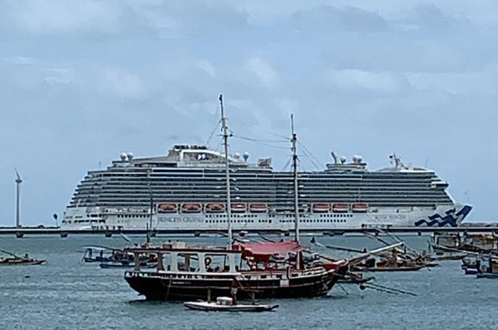 Royal Princess atracado em Fortaleza