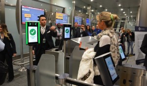 Aeroporto de Miami implementa embarque por reconhecimento facial