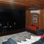Sala de TV com almofadas