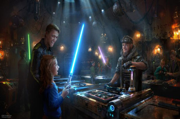 Disney revela novos detalhes e atrações de Star Wars: Galaxy's Edge 3 Savi’s Workshop – Handbuilt Lightsabers