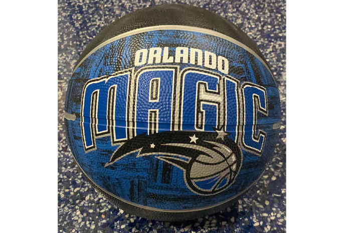 Promoção do Orlando Magic presenteia clientes com bola de basquete