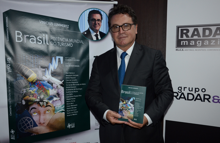 Lançamento do livro Brasil: Potência Mundial do Turismo, organizado por Vinicius Lummertz, aconteceu na última terça-feira (26), durante o 14º Esfe. (Foto; Eric Ribeiro)