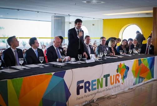 O ministro do Turismo, Marcelo Álvaro Antonio, participou da cerimônia de instalação da Frentur