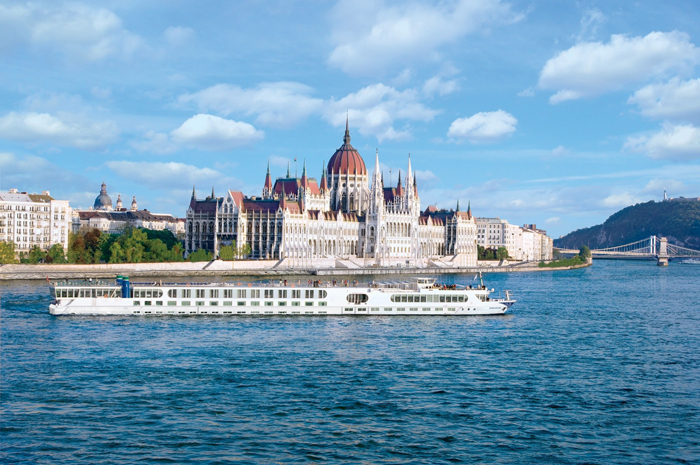 Uniworld anuncia expansão para 2020 com novos navios-boutique flutuantes 1 Além de renovar alguns de seus navios-boutique flutuantes, a mais pemiada companhia do segmento de cruzeiros fluviais de luxo incluirá mais dois Super Ships à frota