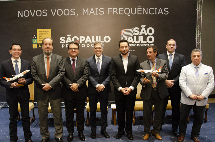 Gol anuncia 61 voos partindo de São Paulo: "teremos 1/3 das novas operações" 1 Autoridades reunidas no anúncio dos novos voos para Franca e Barretos