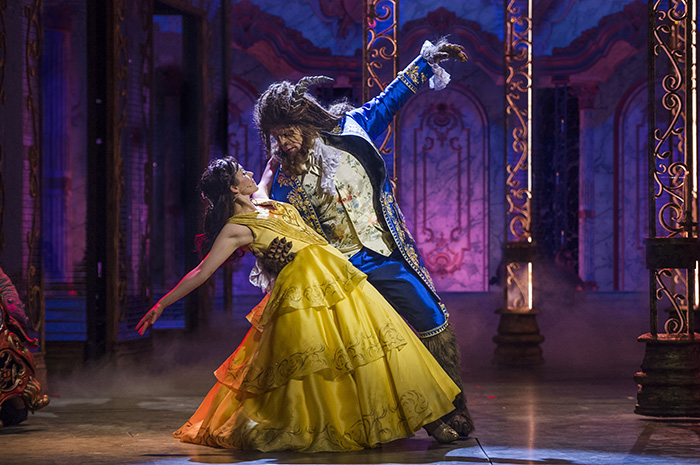 "Dreams come true": com efeito Disney, DCL garante entretenimento para todas idades 5 Bela e Fera é uma das três apresentações do Disney Dream.