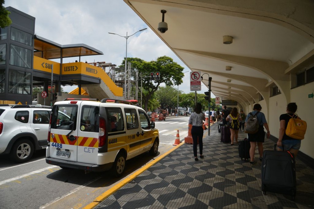 Aeroporto de Congonhas tem novas regras para acesso de veículos; confira 1 Prefeitura alterou as regras para acesso ao Aeroporto de Congonhas. (Foto: Rovena Rosa/Agência Brasil)