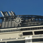 Logo da MSC no topo do navio