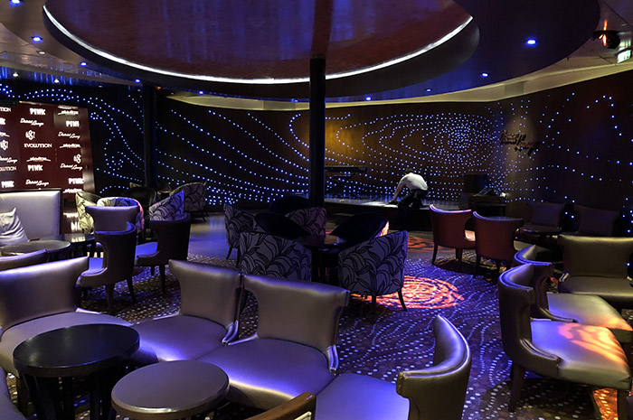 "Dreams come true": com efeito Disney, DCL garante entretenimento para todas idades 4 Evolution, um louge exclusivo para adultos e que funciona como night club durante a noite