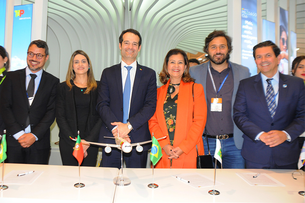 BTL: TAP fecha acordo de stopover com Bahia, Ceará, DF, Rio e Pernambuco; fotos 1 Fausto Franco, da BA, Denise Carra, do CE, Antonoaldo Neves, da TAP, Teté Bezerra, da Embratur, Rodrigo Novaes, de PE, e Otávio Leite, do RJ