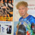 Frank Urich, com a camisa da Beija-Flor, foi ao estande do M&E conta um pouco das suas 63 viagens ao Brasil