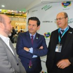Hugo Neiva, secretário adjunto de Turismo do MA, conversa com Otávio Leite, secretário de Turismo, e Wilson Witzel, governador do RJ