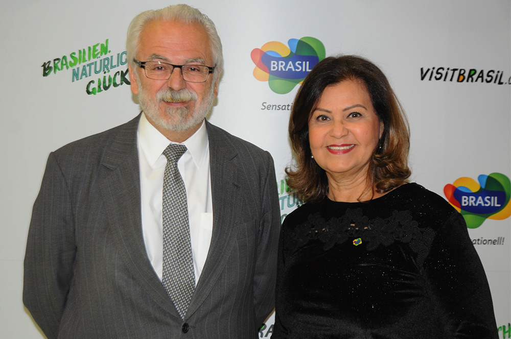 ITB: Embratur se reunirá com aéreas para negociar aumento de voos da Alemanha 1 Roberto Jaguaribe, embaixador do Brasil na Alemanha, e Teté Bezerra, presidente da Embratur
