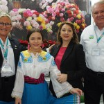 Rosa Masgrau e Roy Taylor, do M&E, visitaram o estande do Equador e foram recebidos pela ministra do Turismo, Rosi Prado]