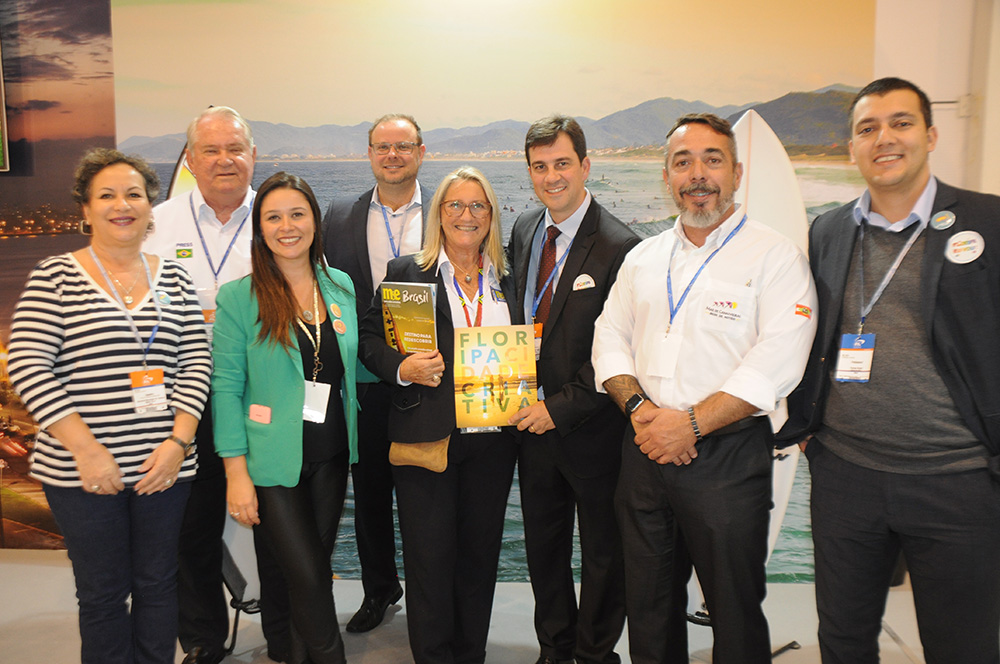 Participação na BTL 2019 marca volta de Florianópolis às feiras no exterior 1 Roy Taylor, do M&E, com Vinicius Filho, Rosely Souza, Thais Krebs, Juliano Pires, Gerson Teixeira e Guilherme Brito, da delegação de Florianópolis