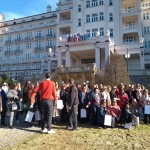 Grupo no jardim do Hotel Imperial