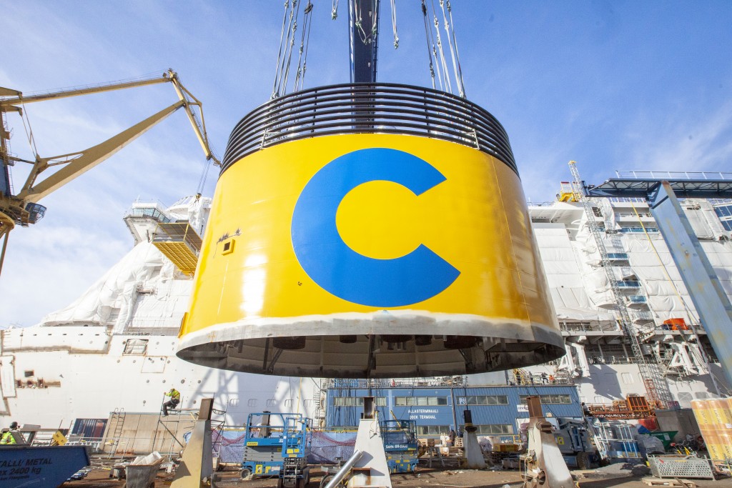 Costa Smeralda recebe a clássica chaminé amarela da Costa Cruzeiros imagem_release_1621831