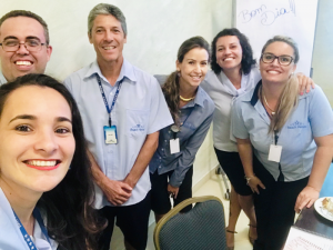 Felipy Almeida, supervisor de recepção do Beach Hotel Sunset, Walmir Martinez, recepcionista do Beach Hotel Cambury, Patrícia Luz, gerente geral corporativa, Camila Bráz, recepcionista do Beach Hotel Sunset e Cristiane Slussarek, chefe de recepção do Beach Hotel Cambury