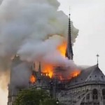 Um fato marcante de Abril foi o incêndio na Catedral de Notre-Dame