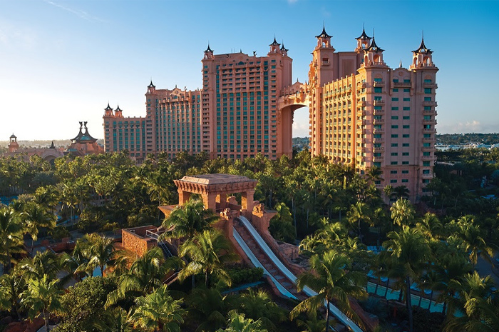 Atlantis Paradise Island anuncia estreia do espetáculo Showtime at the Pink Flamingo 1 Atlantis, Paradise Island