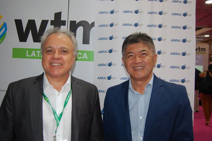 Carlos Prado, e Gervásio Tanabe, presidente e diretor executivo da Abracorp