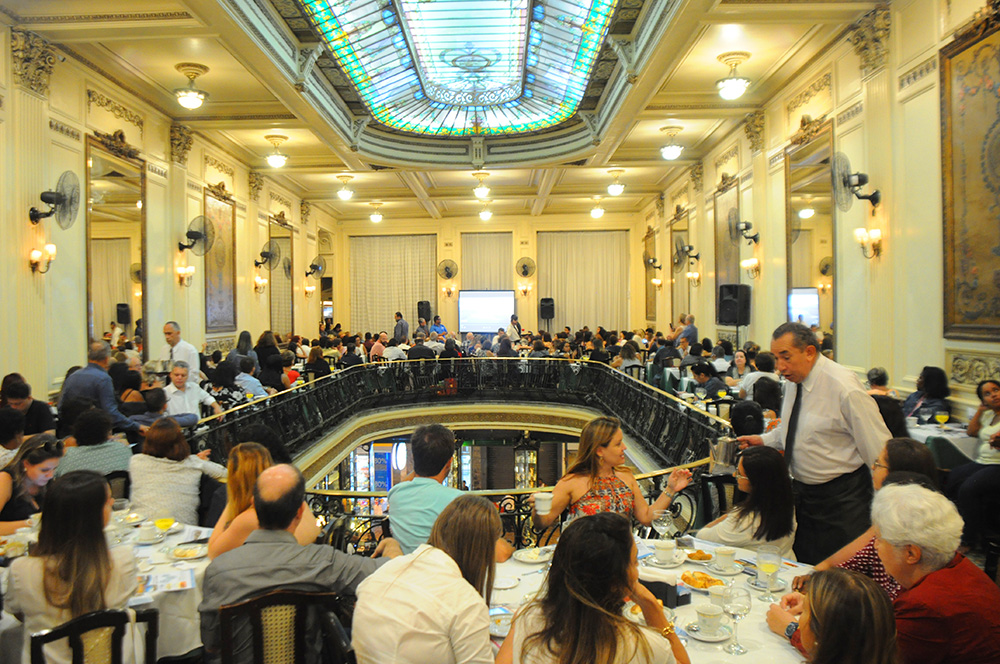 Transmundi revela destaques da temporada 2019/20 para mais de 200 agentes no RJ; fotos 2 Confeitaria Colombo recebeu cerca de 200 agentes de viagens