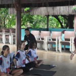 O dia começou com aula de Yoga para os agentes de viagens