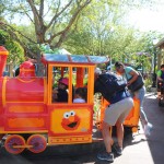 Elmo’s Choo Choo Train é um trem para os pequenos